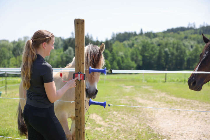 AKO Smart Satellite Zaun- und Batterieprüfer